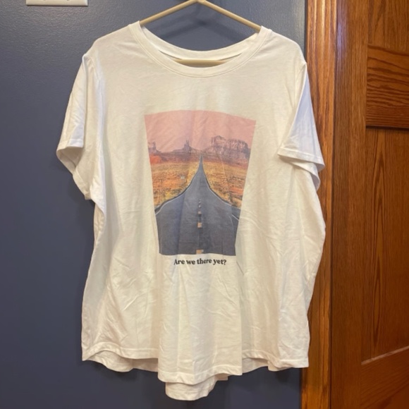 Old Navy T-shirt - Picture 1 of 3